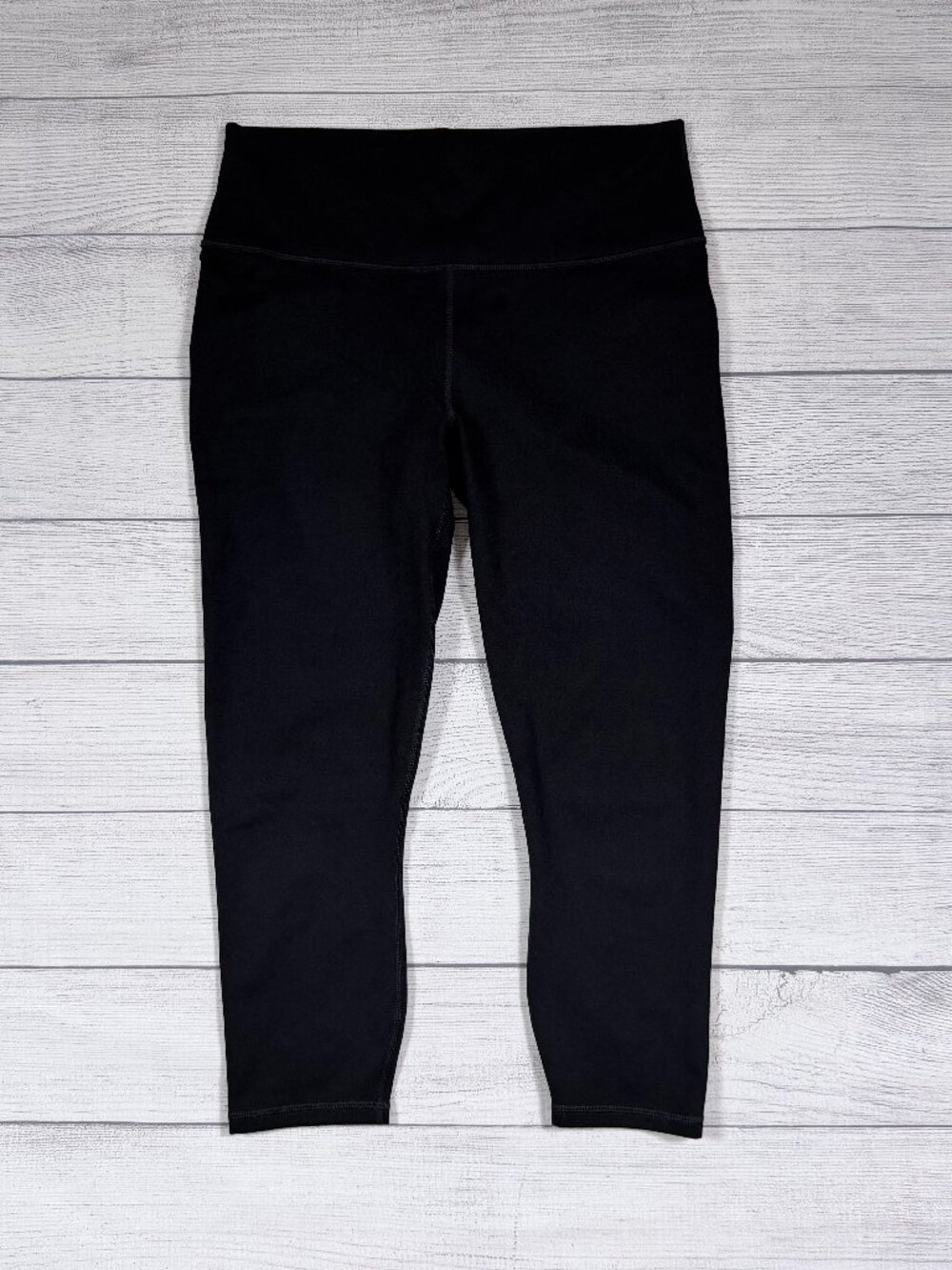 🖤 Fabletics Define PowerHold High-Waisted Capri Leggings Black L